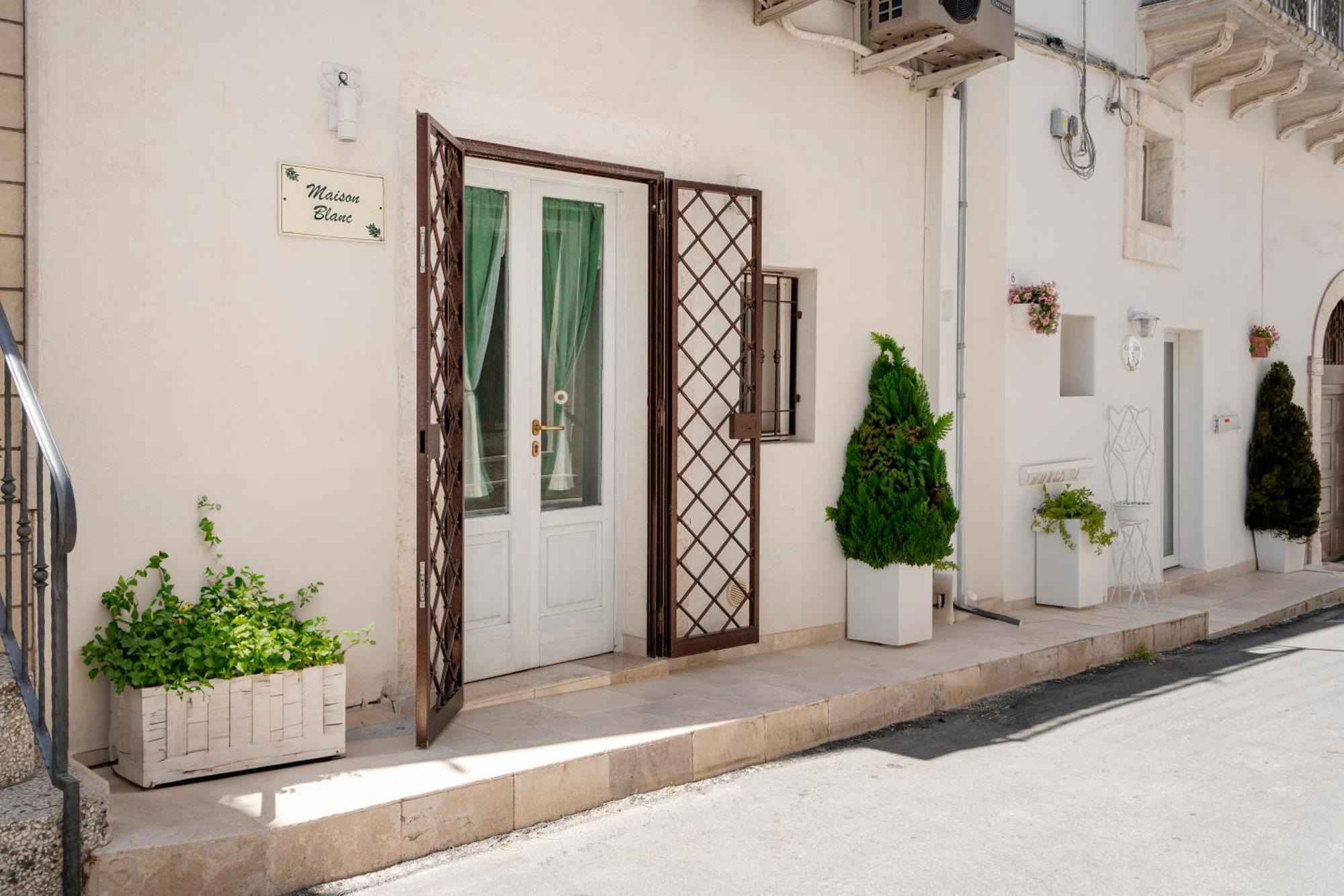 Maison Blanc Ostuni Bagian luar foto